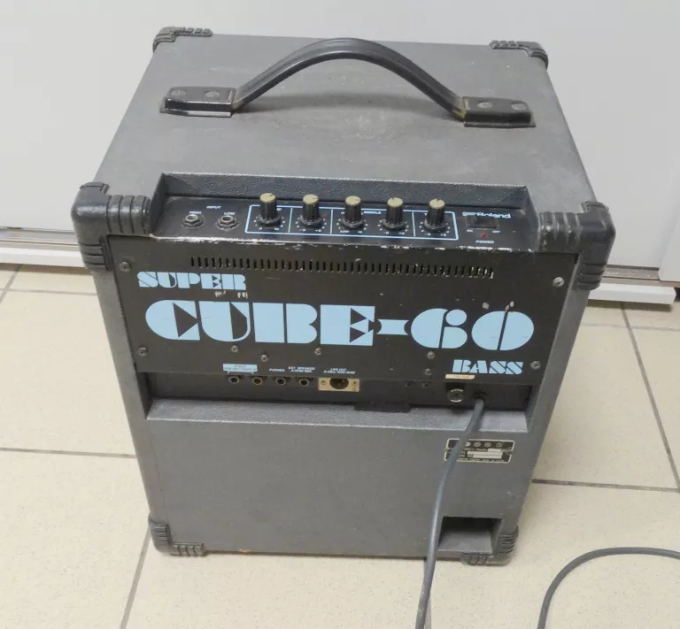 ROLAND SUPER CUBE-60 BASS