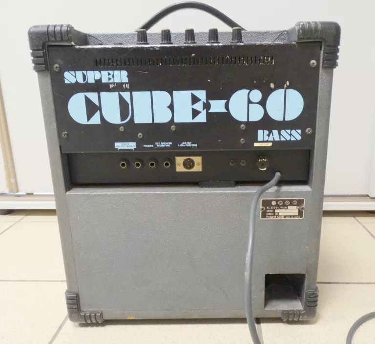 ROLAND SUPER CUBE-60 BASS