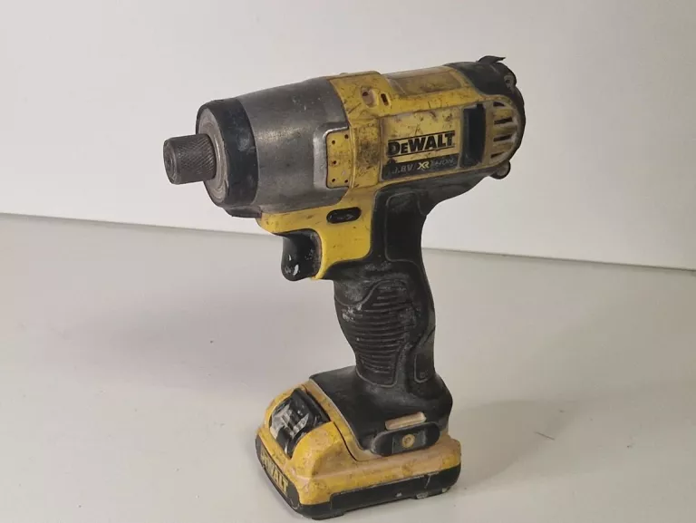 ZAKRĘTARKA UDAROWA DEWALT DCF815 10,8V