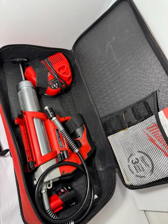 SMAROWNICA TOWOTNICA AKUMULATOROWA MILWAUKEE M112GO TORBA