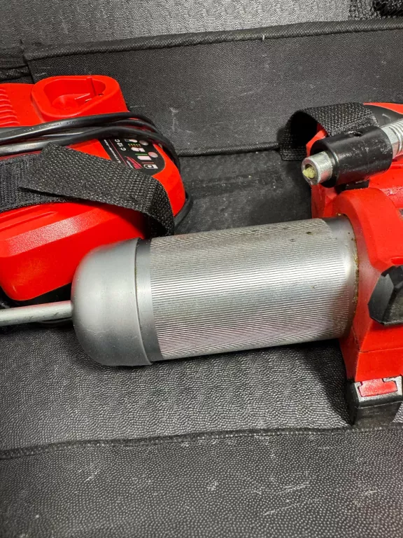 SMAROWNICA TOWOTNICA AKUMULATOROWA MILWAUKEE M112GO TORBA