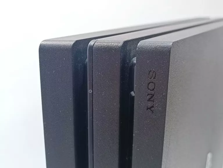 KONSOLA PLAYSTATION 4 PRO CUH-7016B