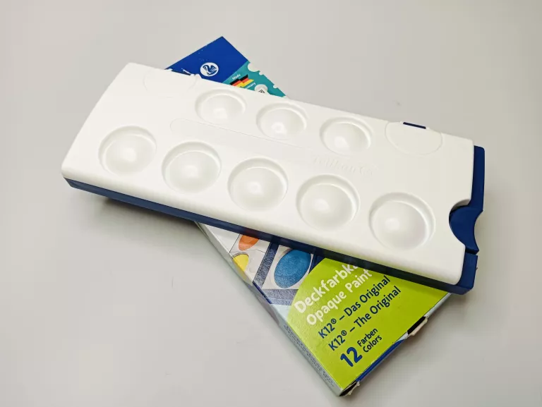 pudelko-z-farbami-pelikan-premium-k12-12-szt-ean-gtin-4012700701299