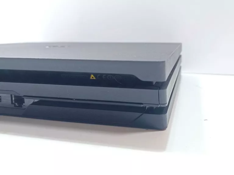 KONSOLA PLAYSTATION 4 PRO CUH-7016B