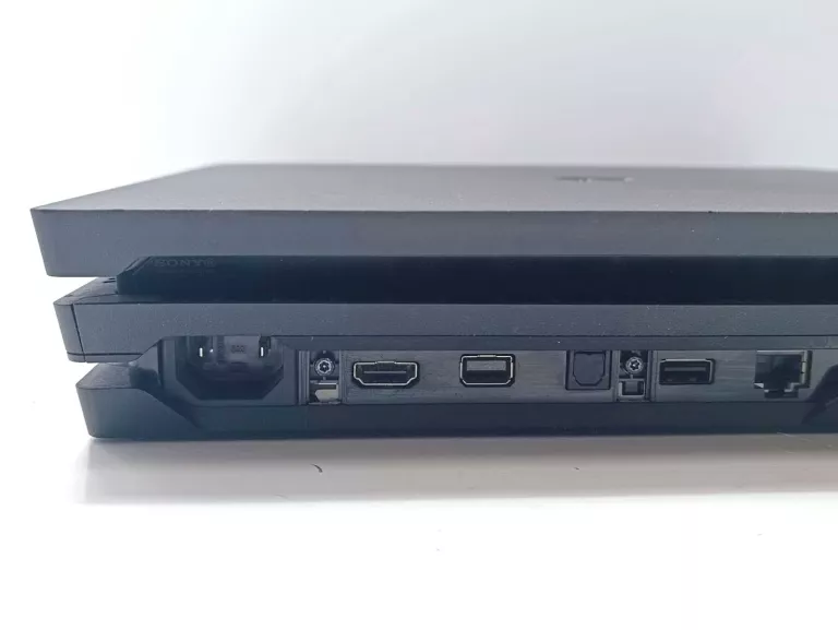 KONSOLA PLAYSTATION 4 PRO CUH-7016B