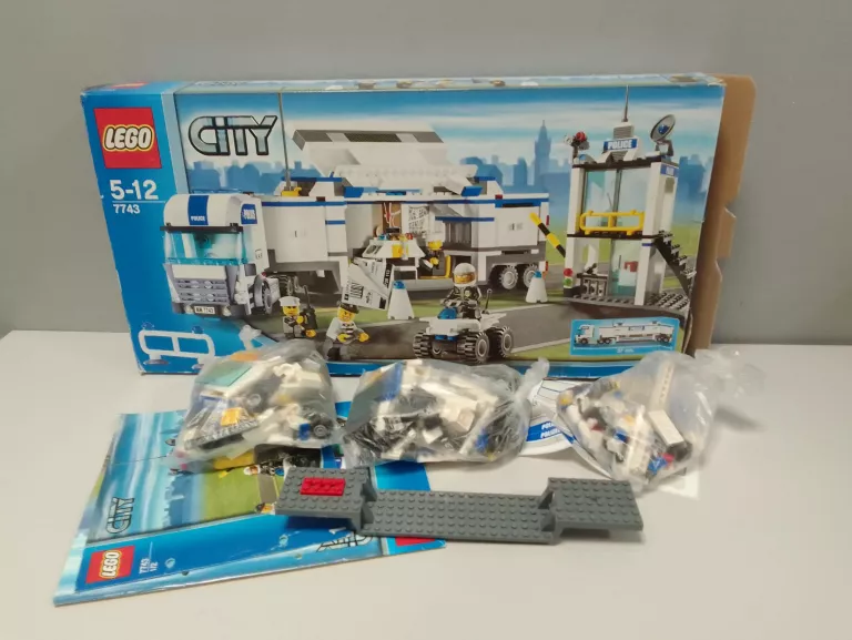 LEGO 7743 CITY MOBILNA JEDNOSTKA POLICJI