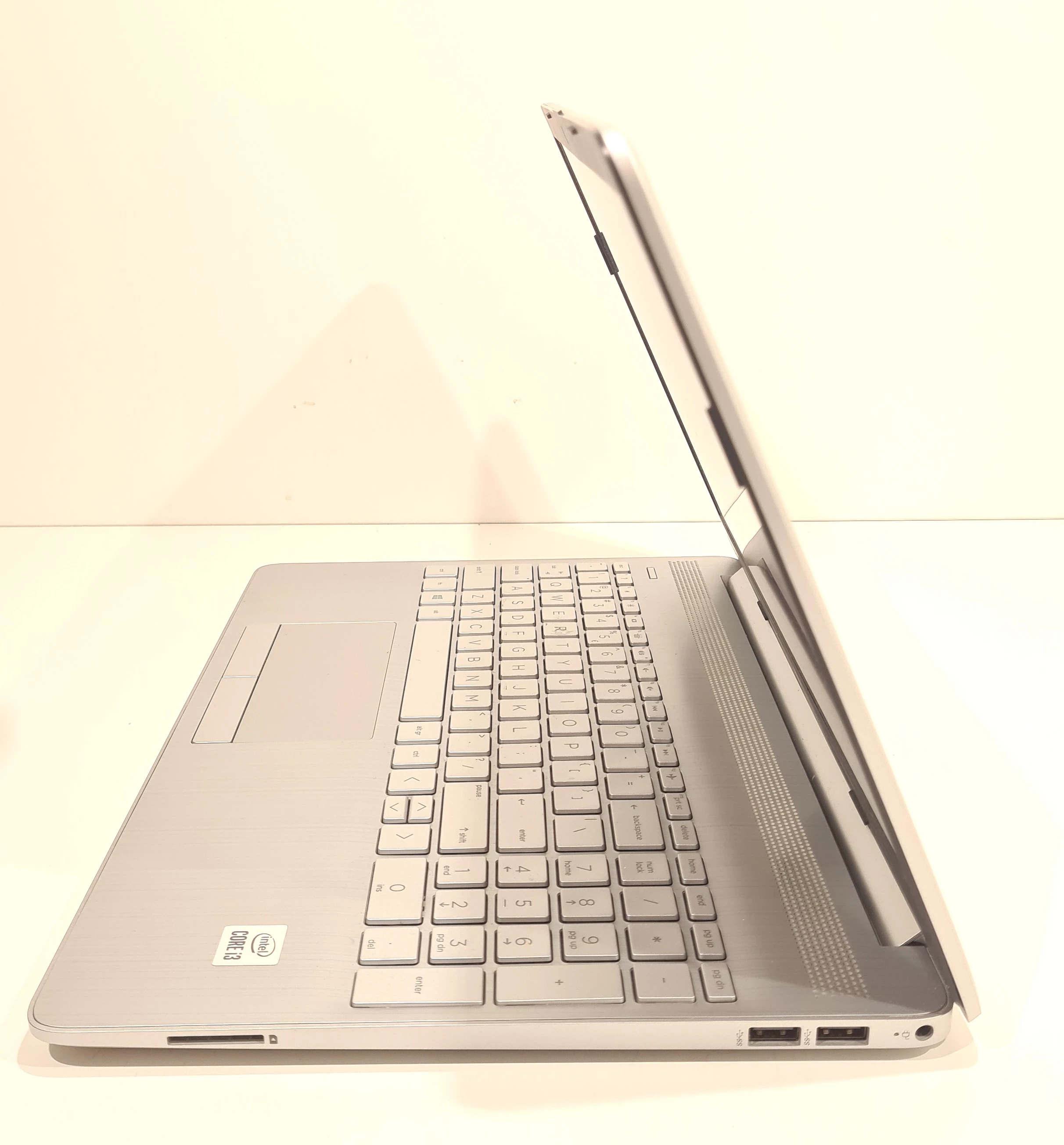 laptop-hp-15-dw100nw-seria-procesora-4366-30