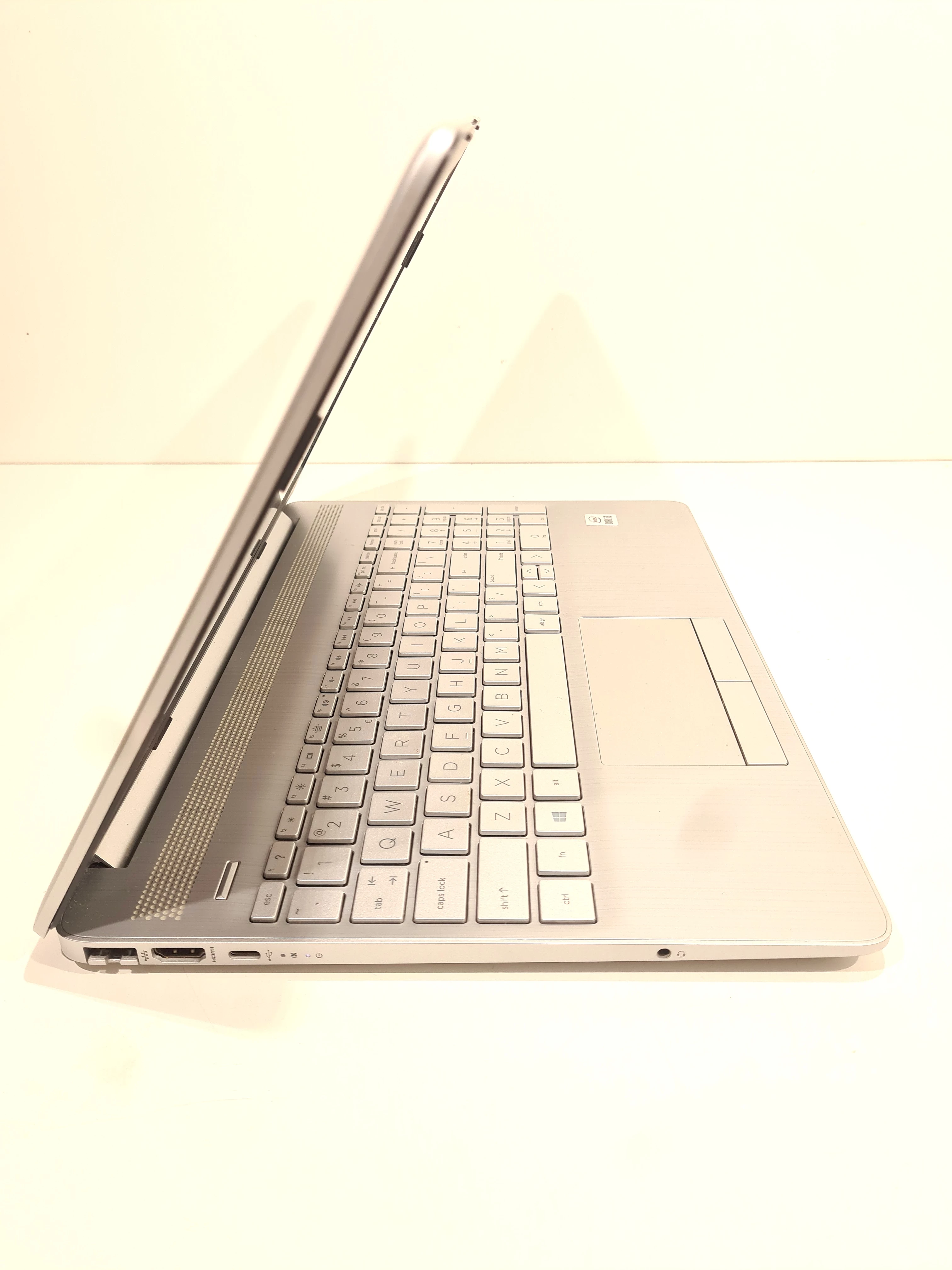 laptop-hp-15-dw100nw-rozdzielczosc-px-4474-211457