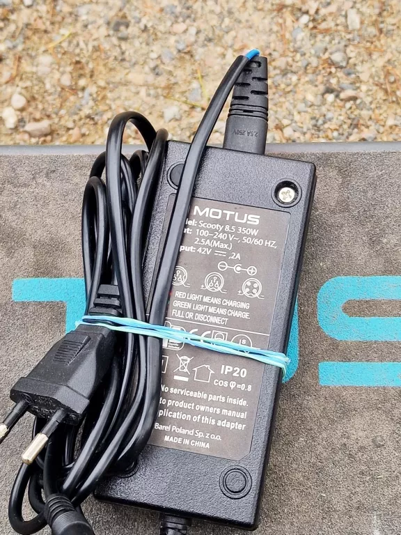 HULAJNOGA ELEKTRYCZNA MOTUS SCOOTY 8.5
