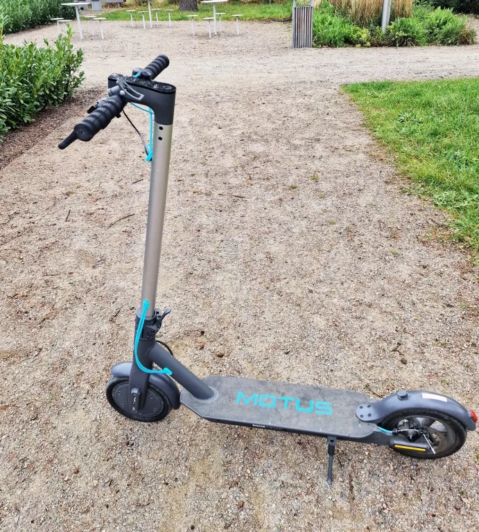HULAJNOGA ELEKTRYCZNA MOTUS SCOOTY 8.5