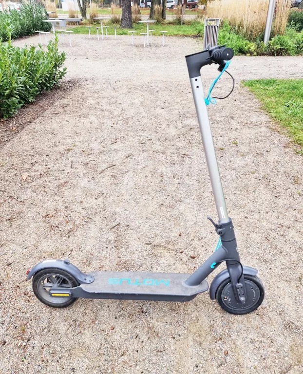 HULAJNOGA ELEKTRYCZNA MOTUS SCOOTY 8.5
