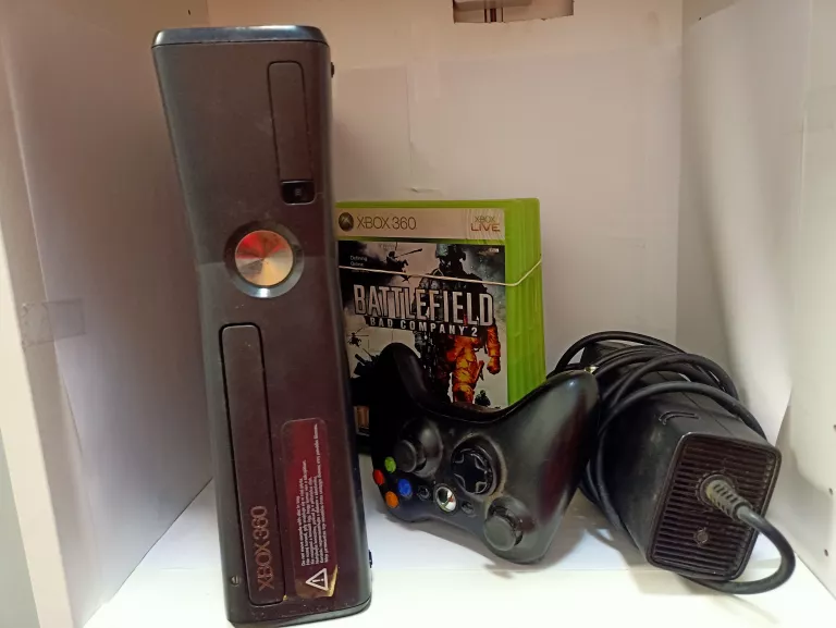 KONSOLA XBOX 360 + ZESTAW GIER PAD , OKABLOWANIE