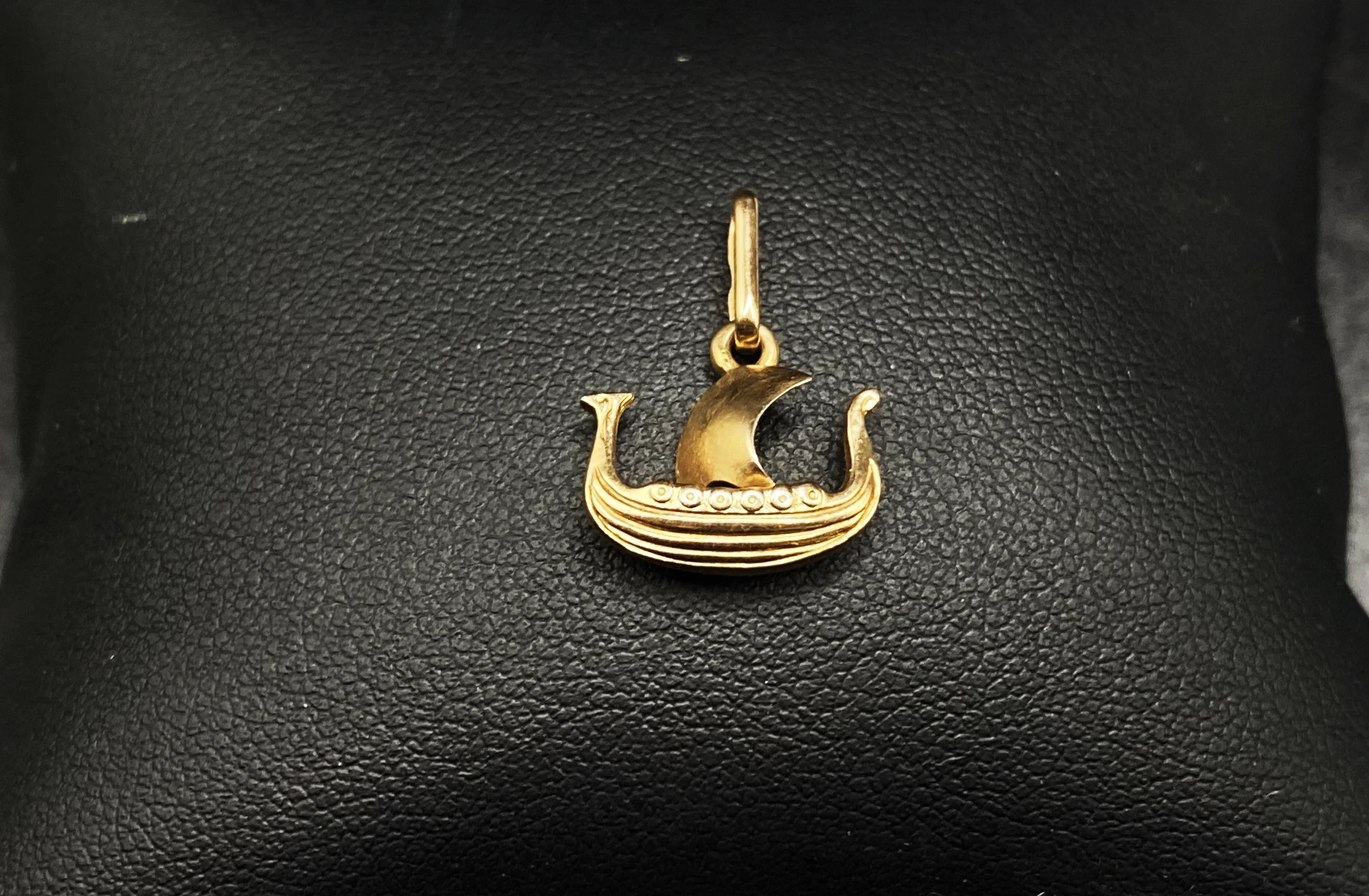 zlota-zawieszka-statek-123-g-p-585-ean-gtin-6281600803503