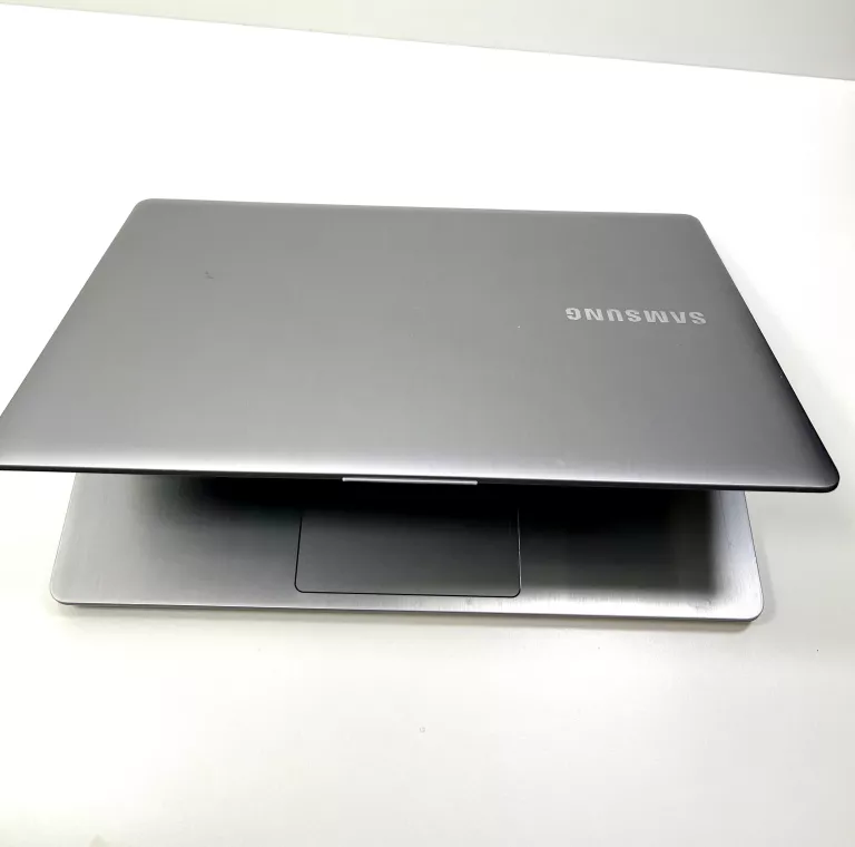 LAPTOP SAMSUNG NP730U3E I5 4/128GB OPIS**