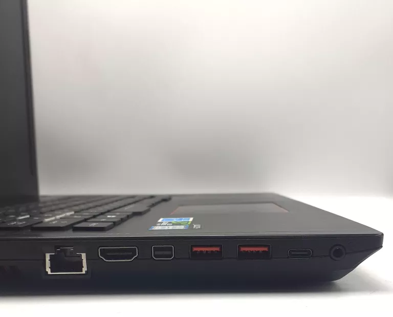 LAPTOP ASUS ROG STRIX 8 GB / 1000 GB GL753VE CZARNY