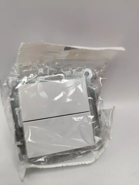 wylacznik-podwojny-podtynkowy-hager-bialy-wl0040-dworcowa-26-bytom