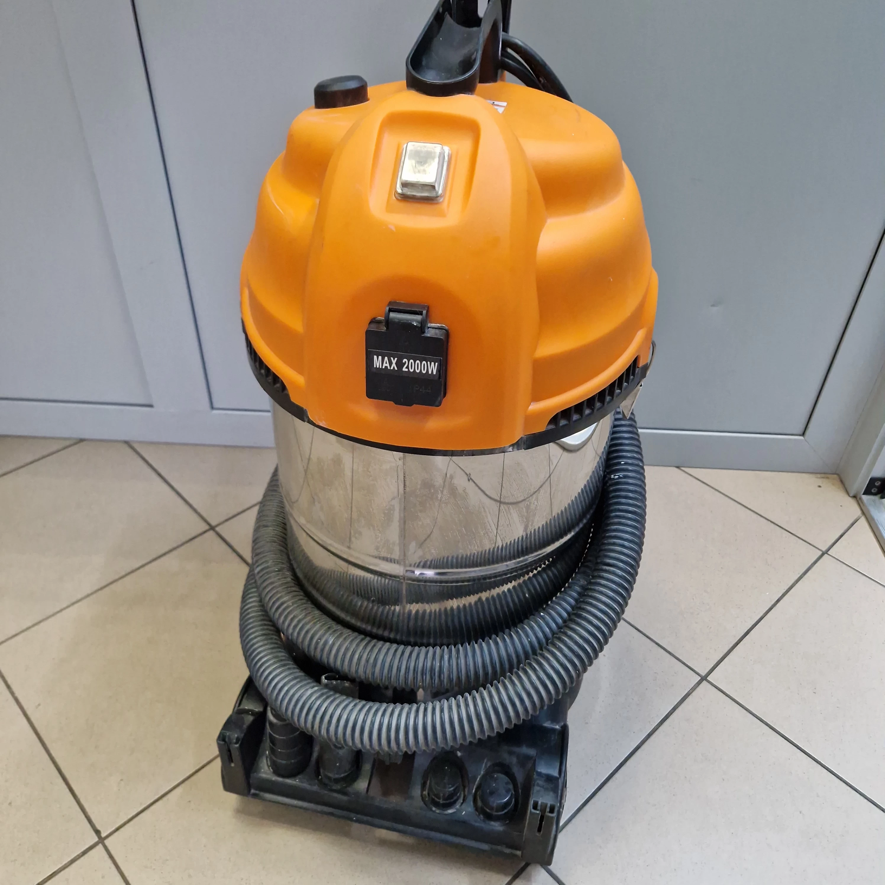 odkurzacz-pansam-a63040-1600w-30l-kod-producenta-a063040