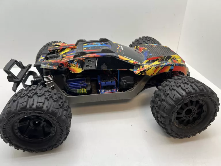 SAMOCHÓD ZDALNIE STEROWANY RUSTLER 4X4 VXL KOMPLET DODATKOWE CZĘŚCI