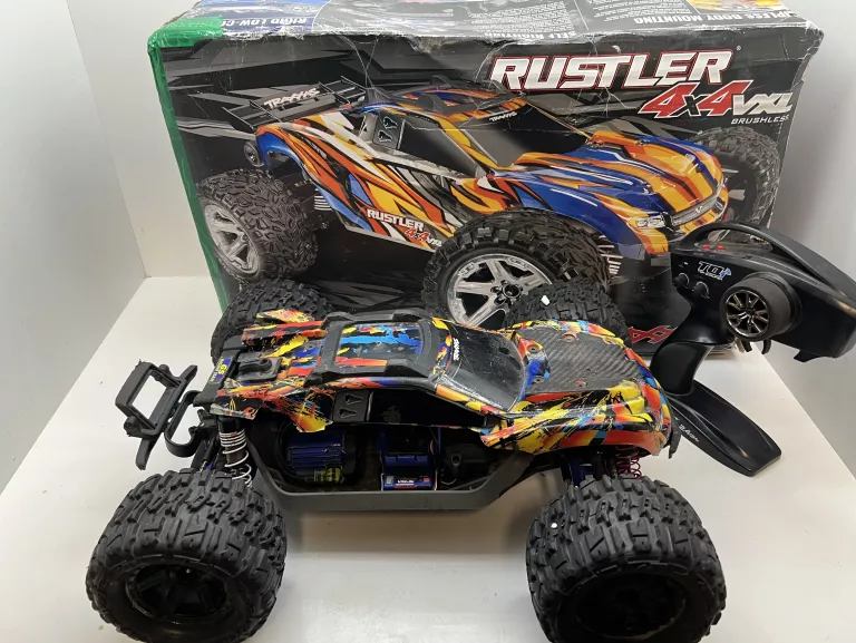 SAMOCHÓD ZDALNIE STEROWANY RUSTLER 4X4 VXL KOMPLET DODATKOWE CZĘŚCI