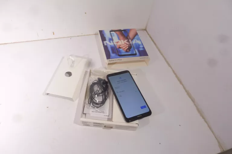 TELEFON NOKIA 5,.1 PLUS ZBITY TYŁ- USZKODZONE WEJŚCIE ŁADOWANIA
