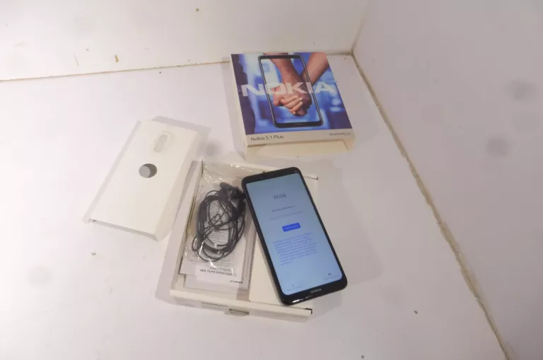TELEFON NOKIA 5,.1 PLUS ZBITY TYŁ- USZKODZONE WEJŚCIE ŁADOWANIA