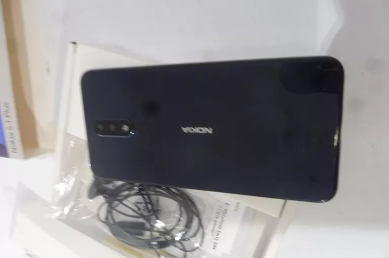 TELEFON NOKIA 5,.1 PLUS ZBITY TYŁ- USZKODZONE WEJŚCIE ŁADOWANIA