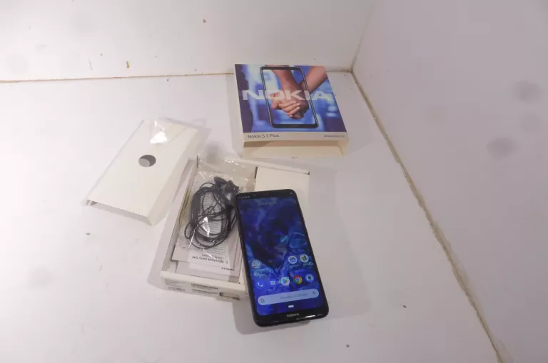 TELEFON NOKIA 5,.1 PLUS ZBITY TYŁ- USZKODZONE WEJŚCIE ŁADOWANIA