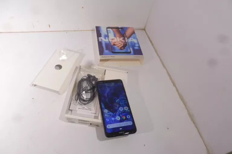 TELEFON NOKIA 5,.1 PLUS ZBITY TYŁ- USZKODZONE WEJŚCIE ŁADOWANIA