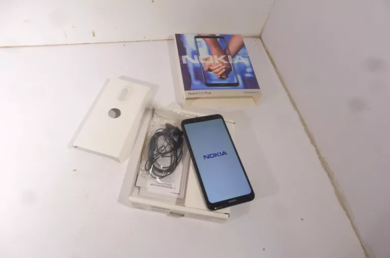TELEFON NOKIA 5,.1 PLUS ZBITY TYŁ- USZKODZONE WEJŚCIE ŁADOWANIA