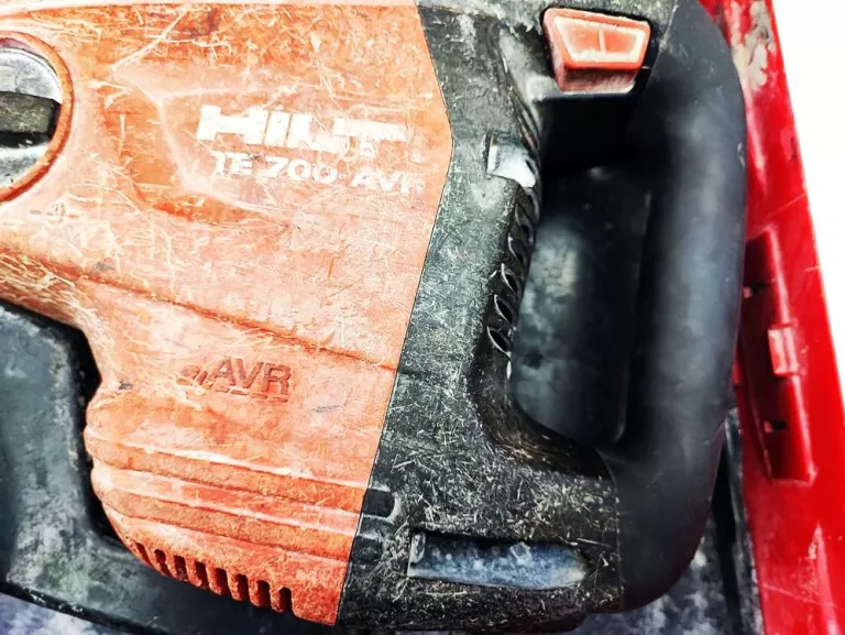 MŁOT WYBURZENIOWY HILTI TE 700-AVR