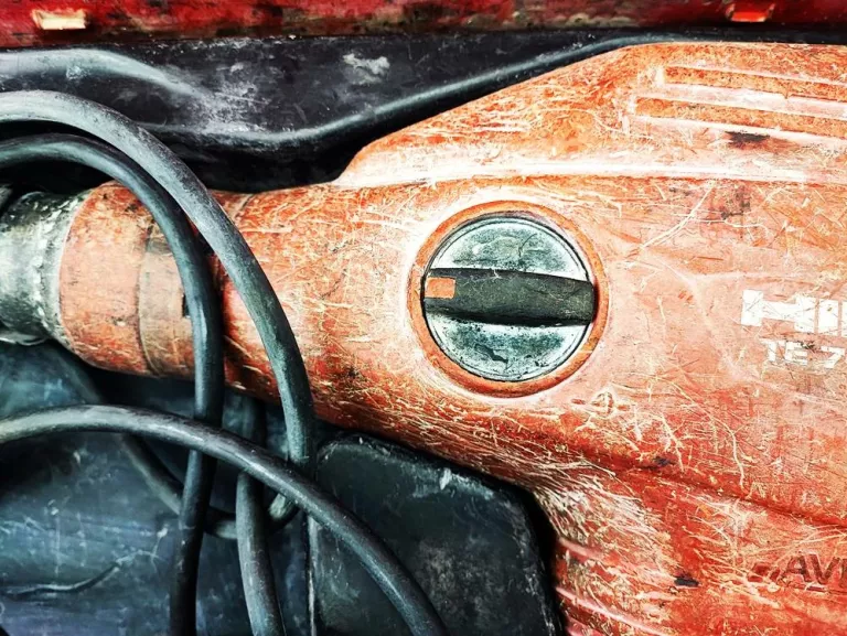 MŁOT WYBURZENIOWY HILTI TE 700-AVR