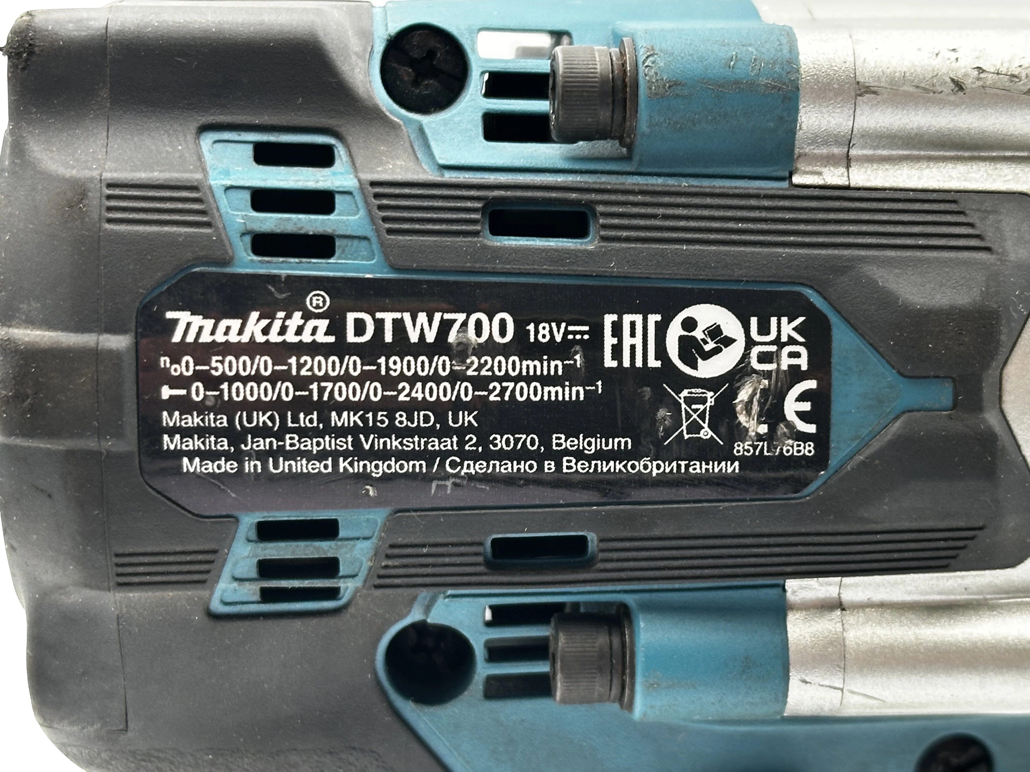 klucz-udarowy-makita-dtw700-12-700-nm-aku-15-ah-marka-127509-409738