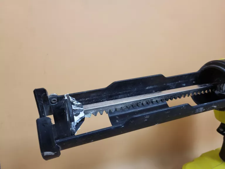 PISTOLET DO SILIKONU RYOBI RCG18 + AKU