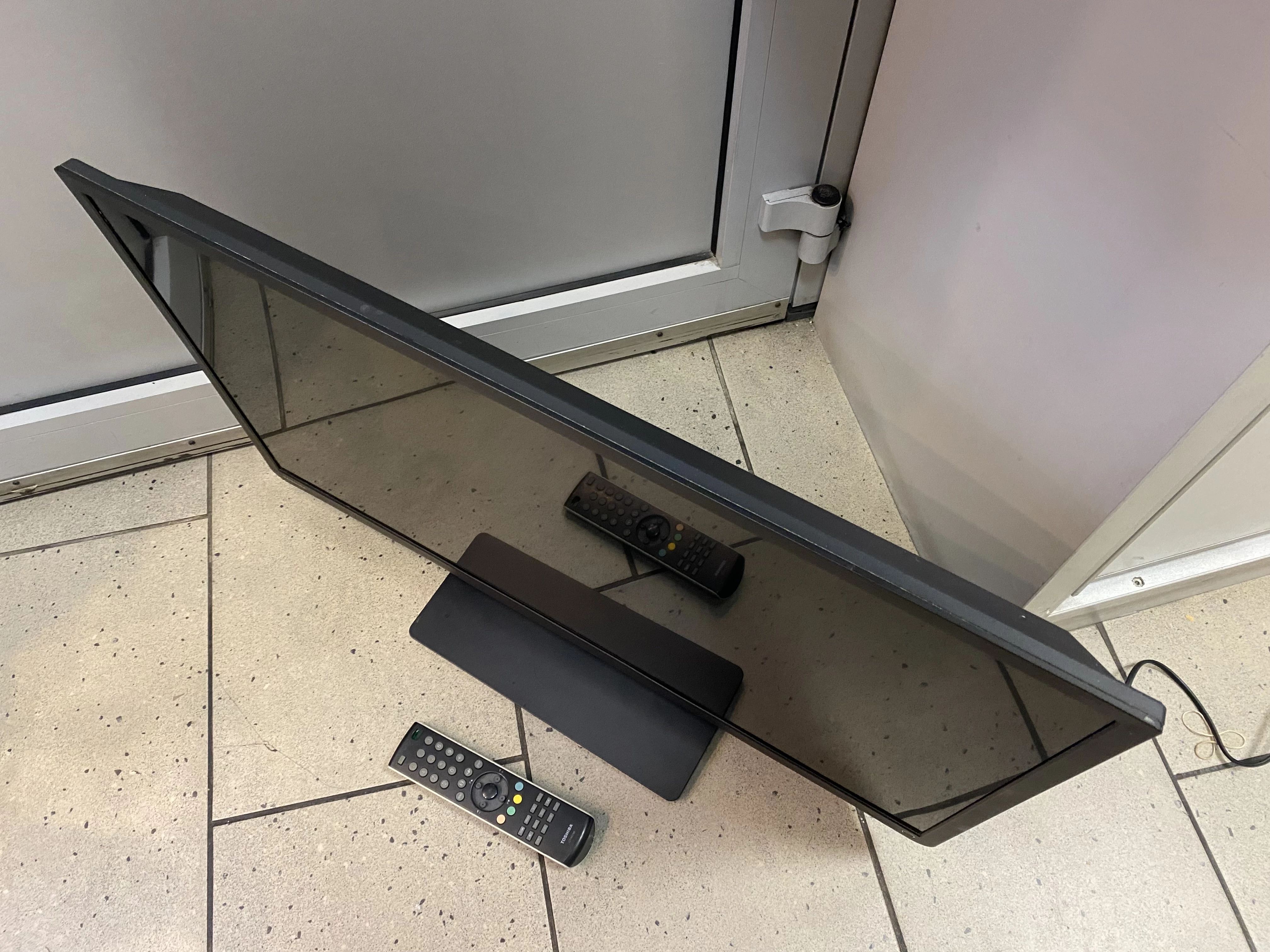 telewizor-toshiba-32w2333d-format-hd-129294-3