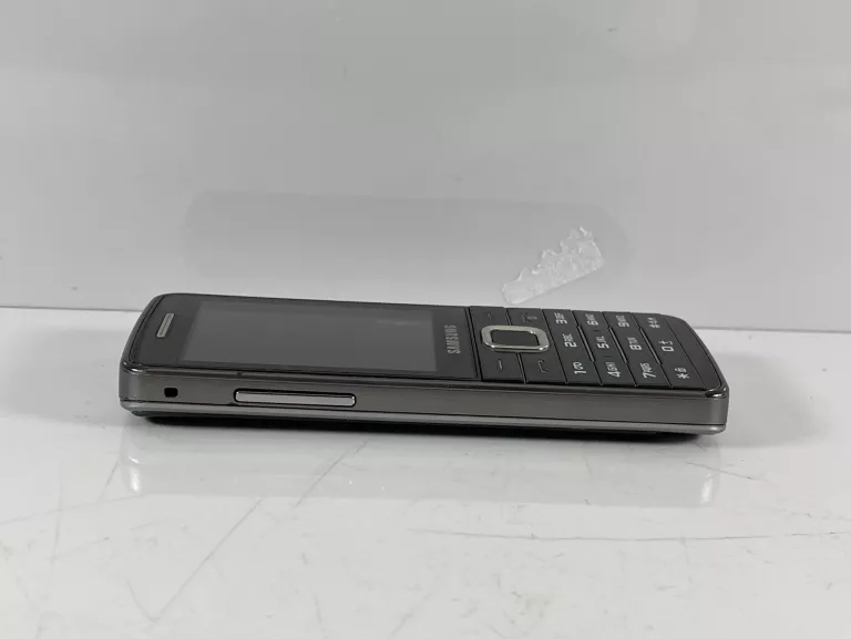 TELEFON KOMÓRKOWY SAMSUNG GT-S5610 4 MB / 128 MB 3G SREBRNY