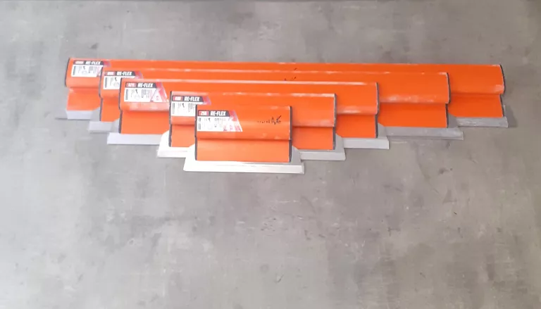 ZESTAW SZPACHLI Z WALIZKĄ MOTIVE RE-FLEX 040 906
