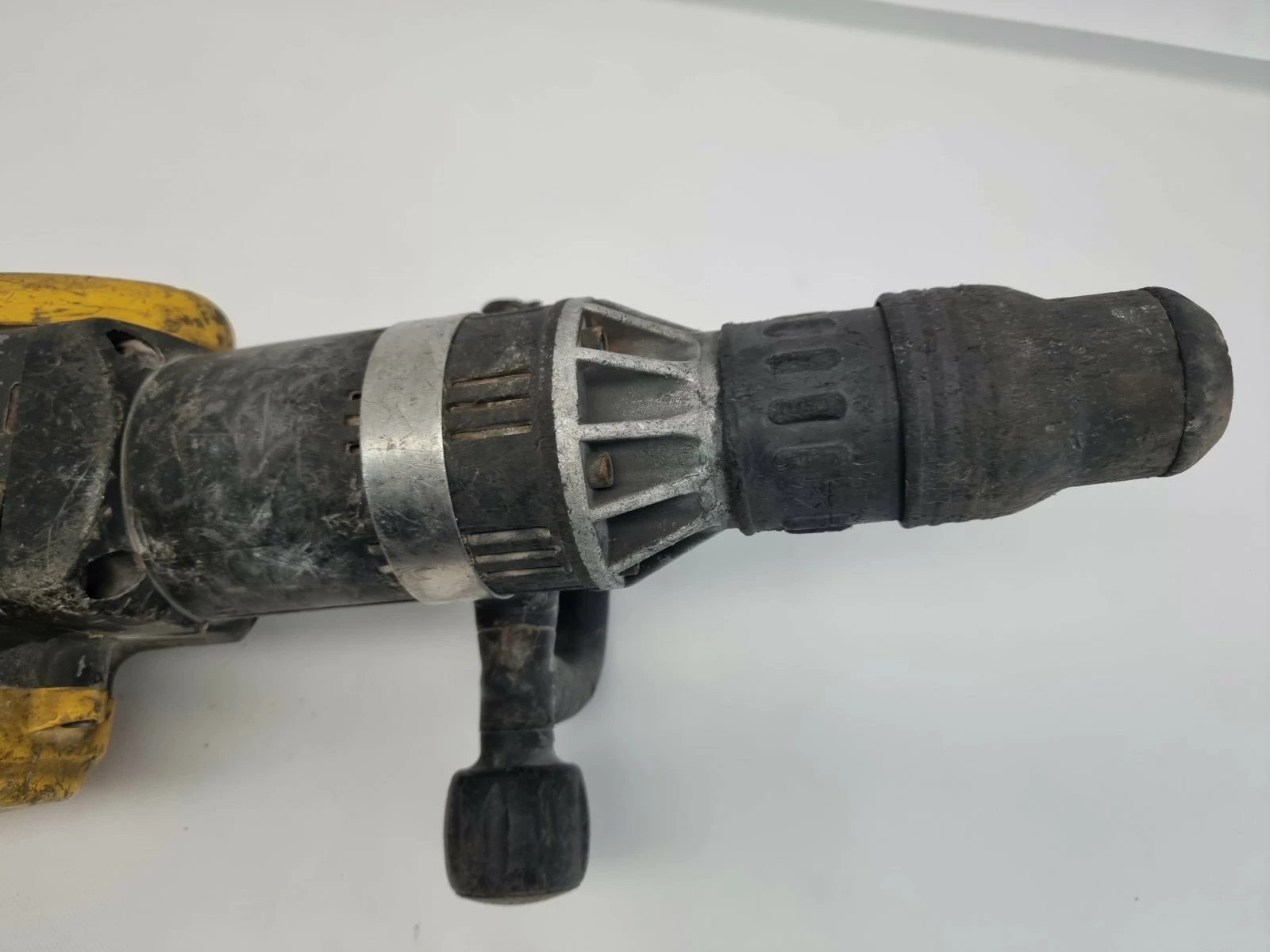 mlot-wyburzeniowy-dewalt-waga-urzadzenia-1050
