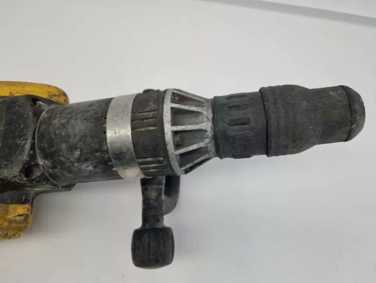 mlot-wyburzeniowy-dewalt-waga-urzadzenia-1050