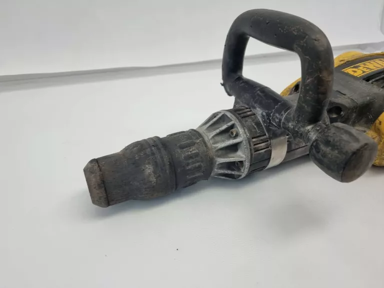 mlot-wyburzeniowy-dewalt-energia-udaru-1900
