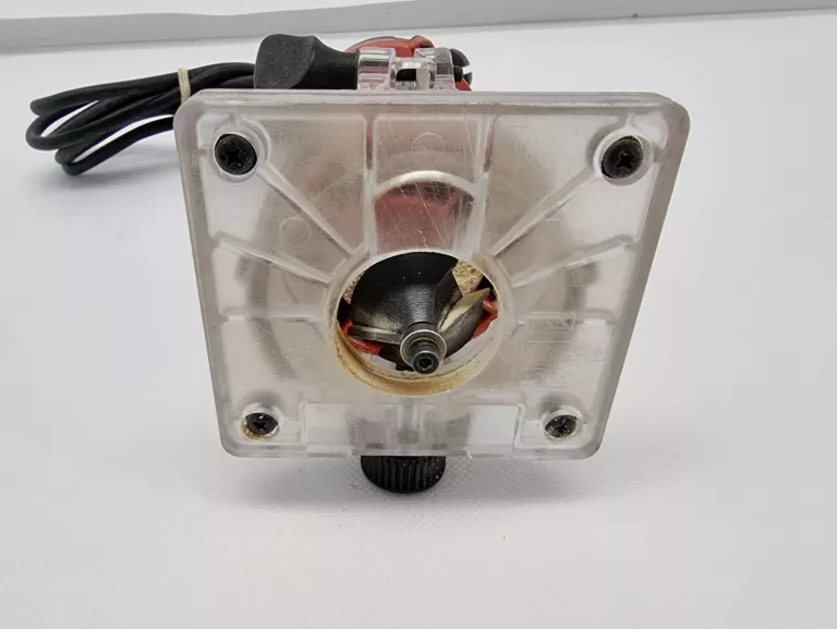 FREZARKA GÓRNOWRZECIONOWA 530W MAKTEC MT 372