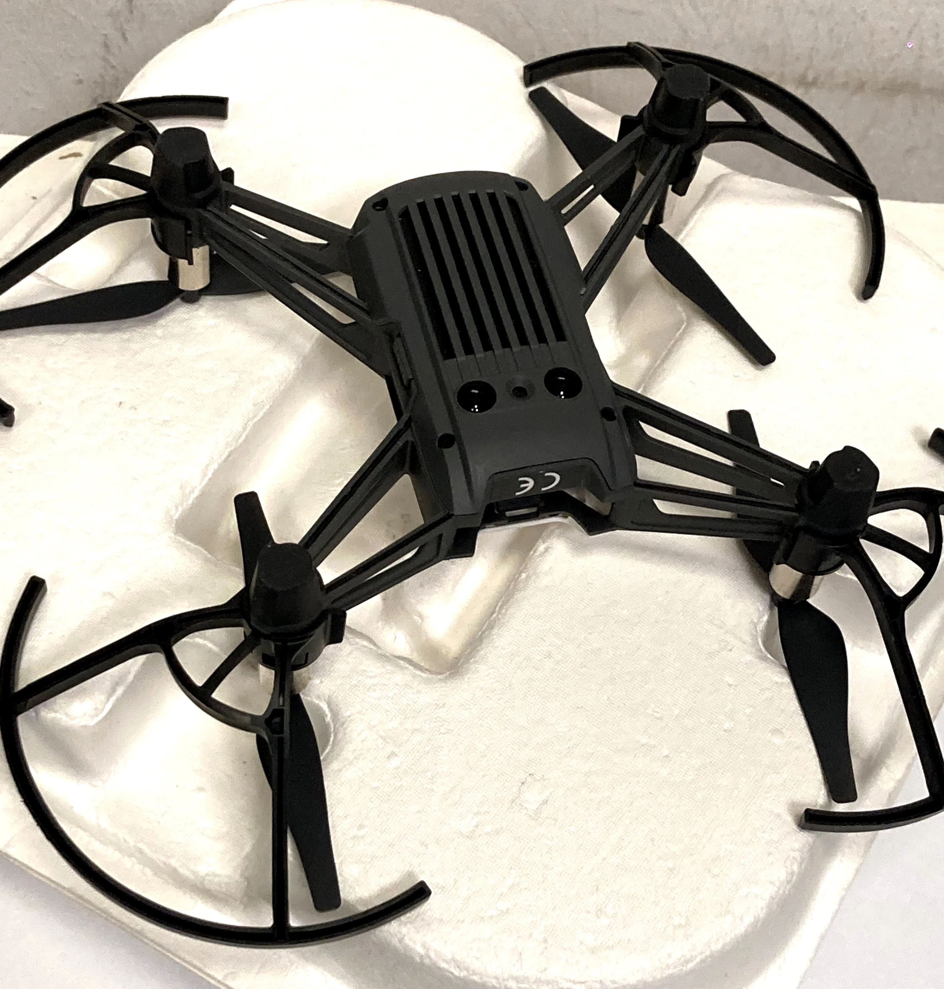 dron-dji-tellopolecam-marka-227809-324677