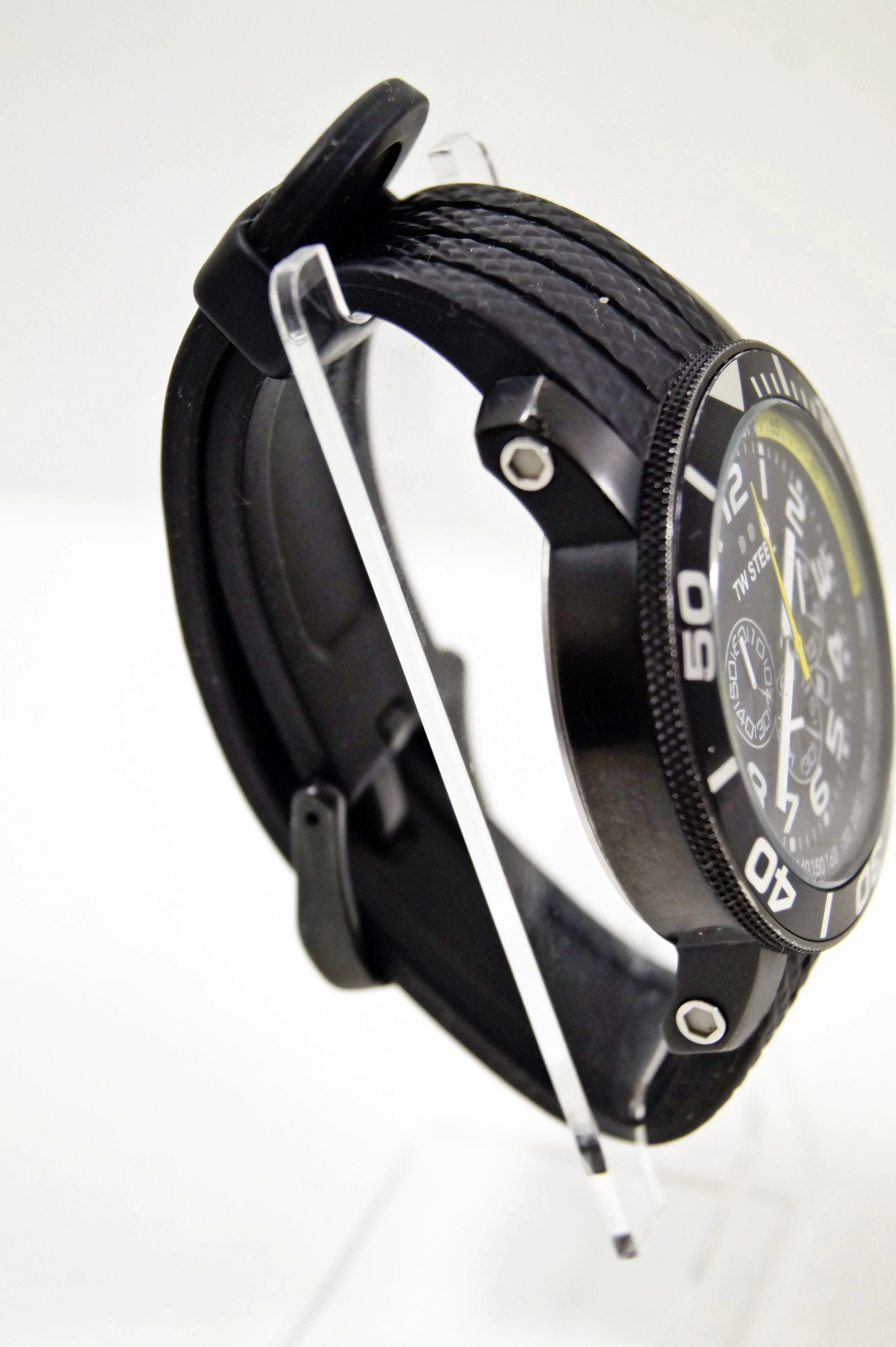 zegarek-meski-tw-steel-grandeur-diver-czarnyguma-o48-mm-wodoszczelnosc-129221-2