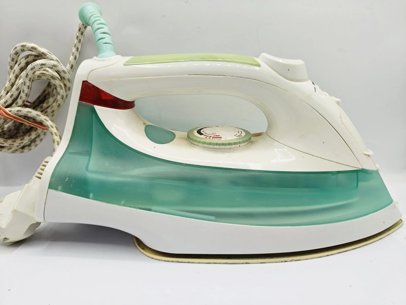 zelazko-leaf-at-okazja-at-sredzka-28-wroclaw