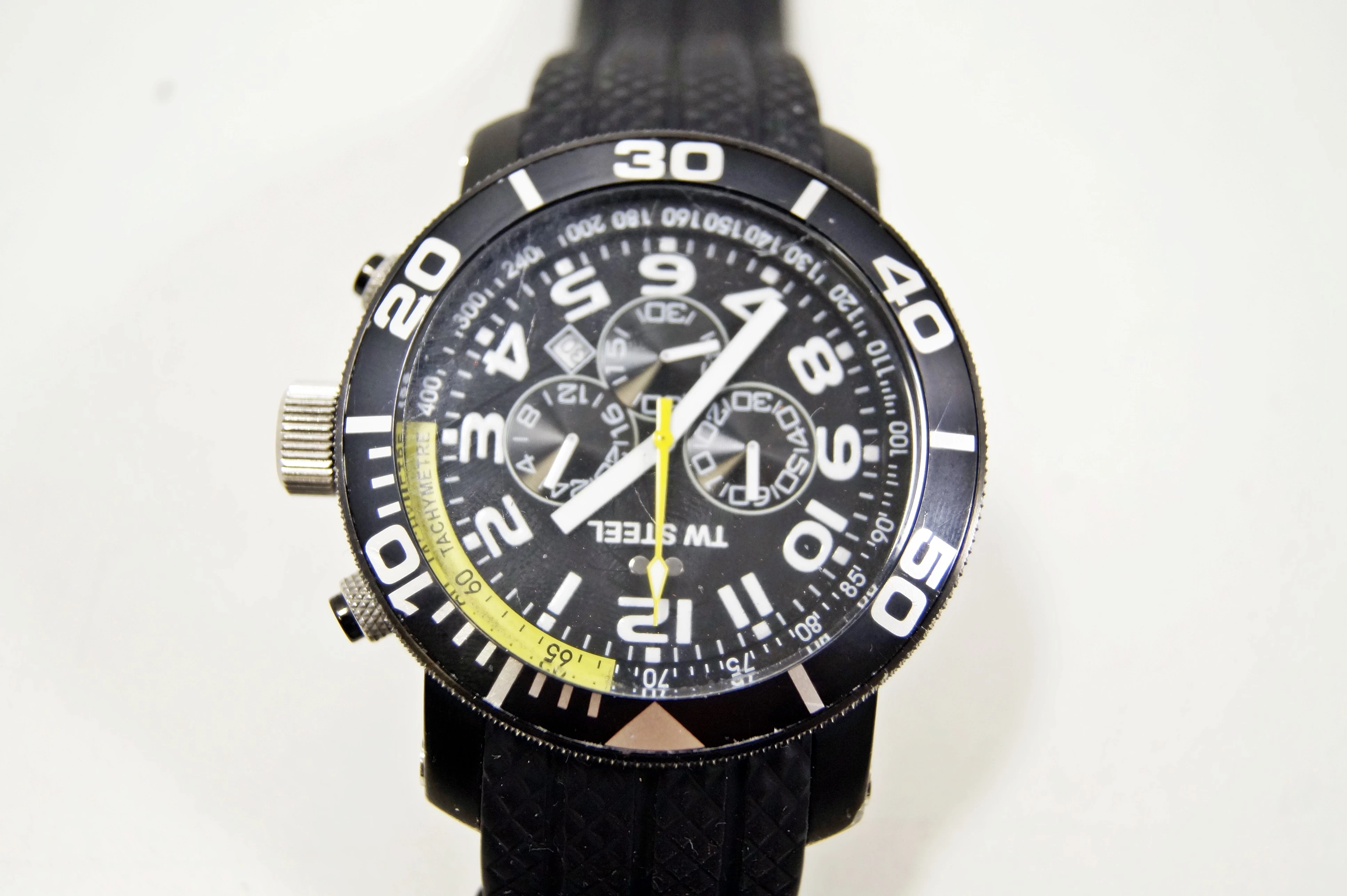 zegarek-meski-tw-steel-grandeur-diver-czarnyguma-o48-mm-stan-11323-2