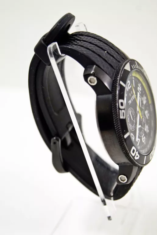 zegarek-meski-tw-steel-grandeur-diver-czarnyguma-o48-mm-wodoszczelnosc-129221-2