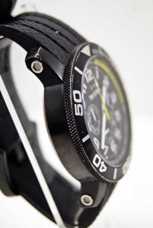 TW STEEL GRANDEUR DIVER CZARNY/GUMA O48 MM TW75