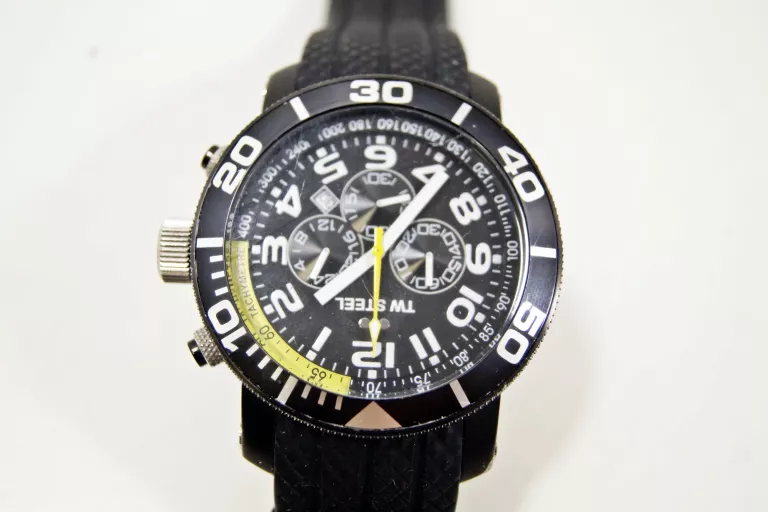 TW STEEL GRANDEUR DIVER CZARNY/GUMA O48 MM TW75