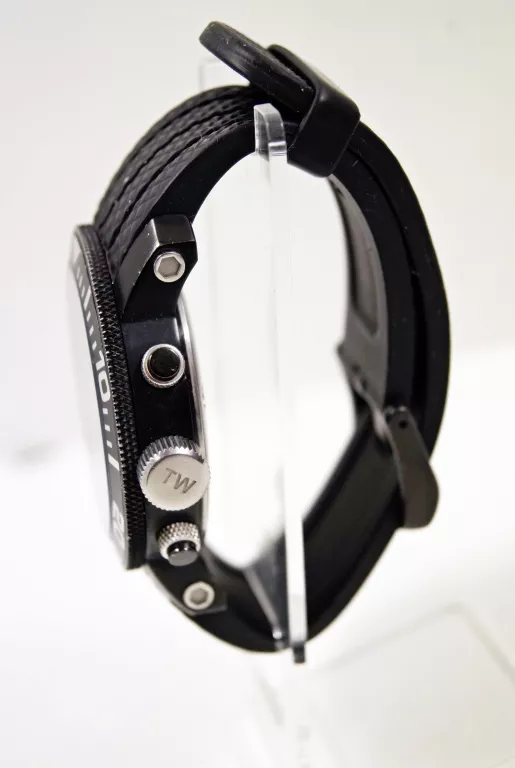 TW STEEL GRANDEUR DIVER CZARNY/GUMA O48 MM TW75