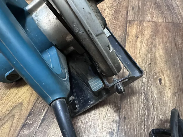 PILARKA RĘCZNA MAKITA 5704R