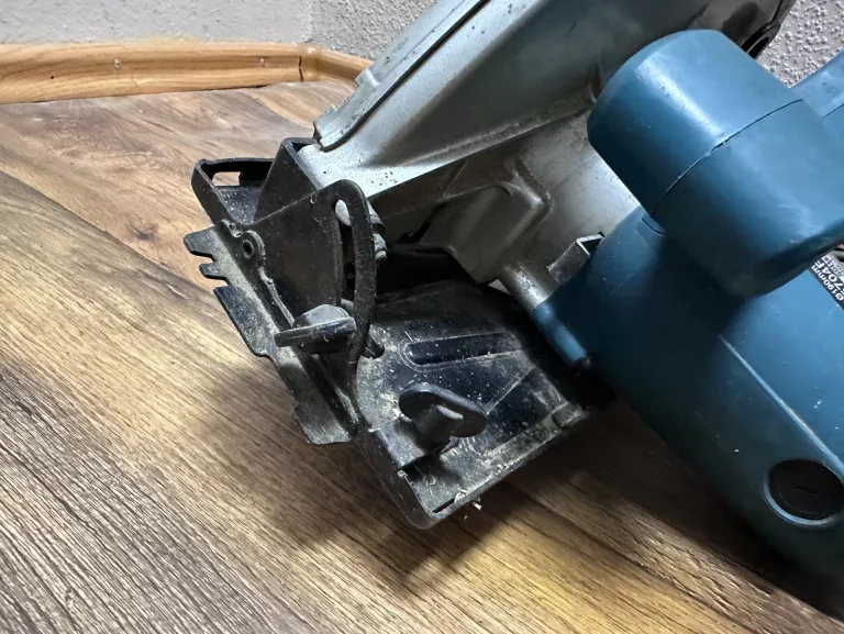 PILARKA RĘCZNA MAKITA 5704R